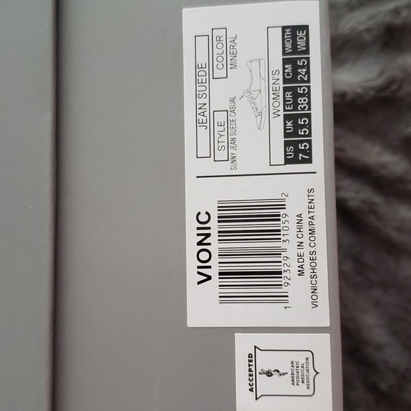 VIONIC Jean Suede Water Resistant Sneakers with "free socks" - Picture 7 of 7